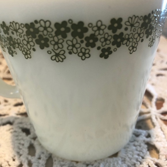 VTG Pyrex Daisy Coffee Mugs Set of 4 White/Green Mid Century Grandma’s Kitchen - Picture 2 of 4